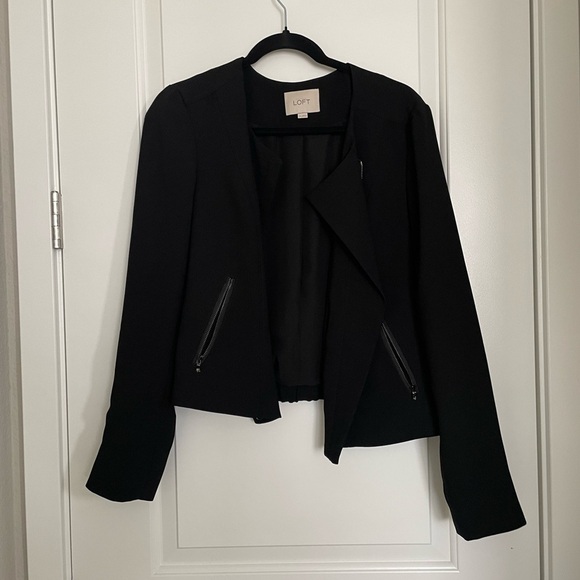 LOFT Moto Black Jacket in Vintage Crepe Size 10 asymmetric zip front Zip pockets - Picture 5 of 9